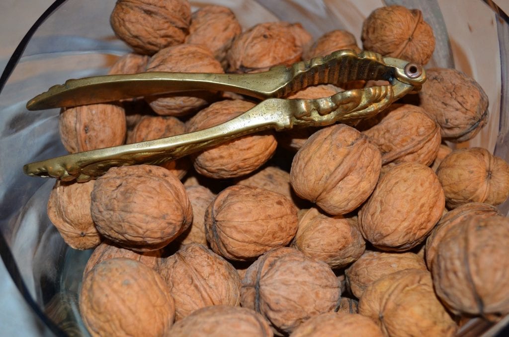 Walnuts, an alternative to plastic packaging