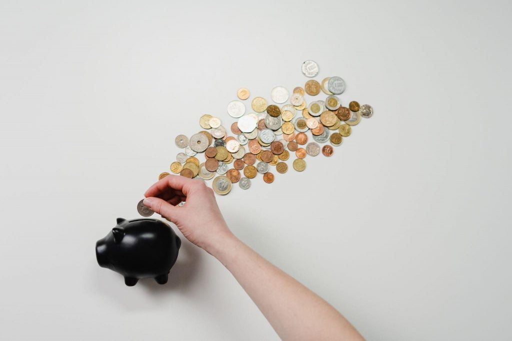 Sustainable Finance: cloud of coins coming out of a piggy bank