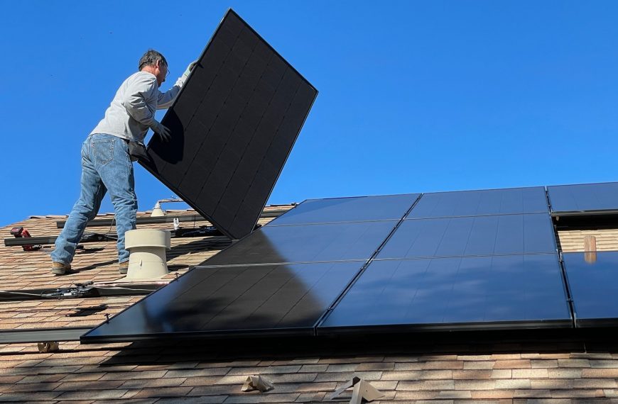 Solar Panels vs. Solar Roofs: What You Need to Know